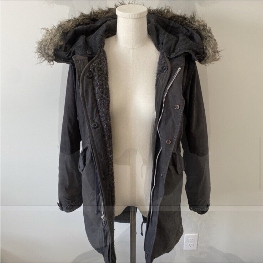 Aritzia Dark Grey Brittania Parka Size Small